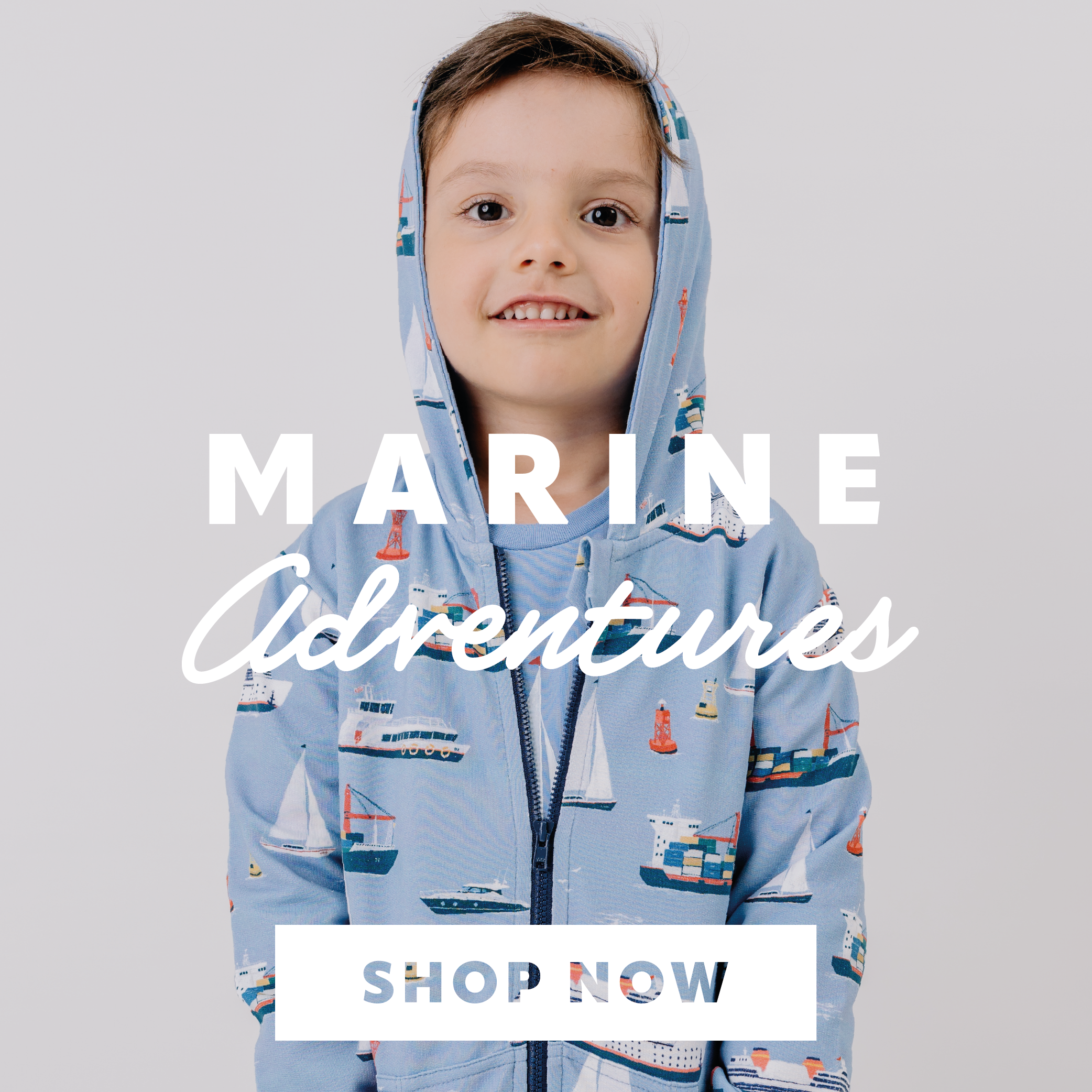 Marine Kinderkollektion mit Schiff-Motiven aus Bio-Baumwolle SS26