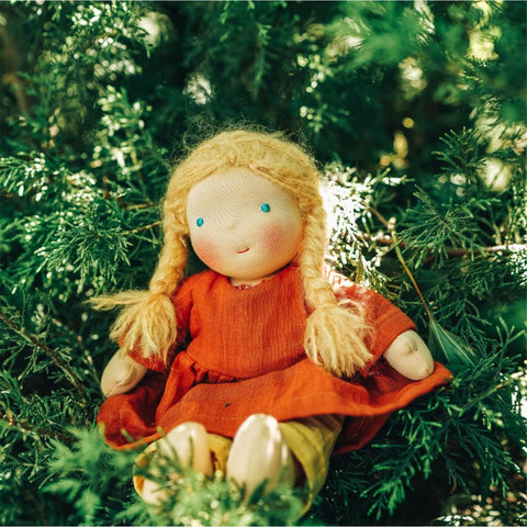 Lili Waldorf art puppe stoffpuppe montessori