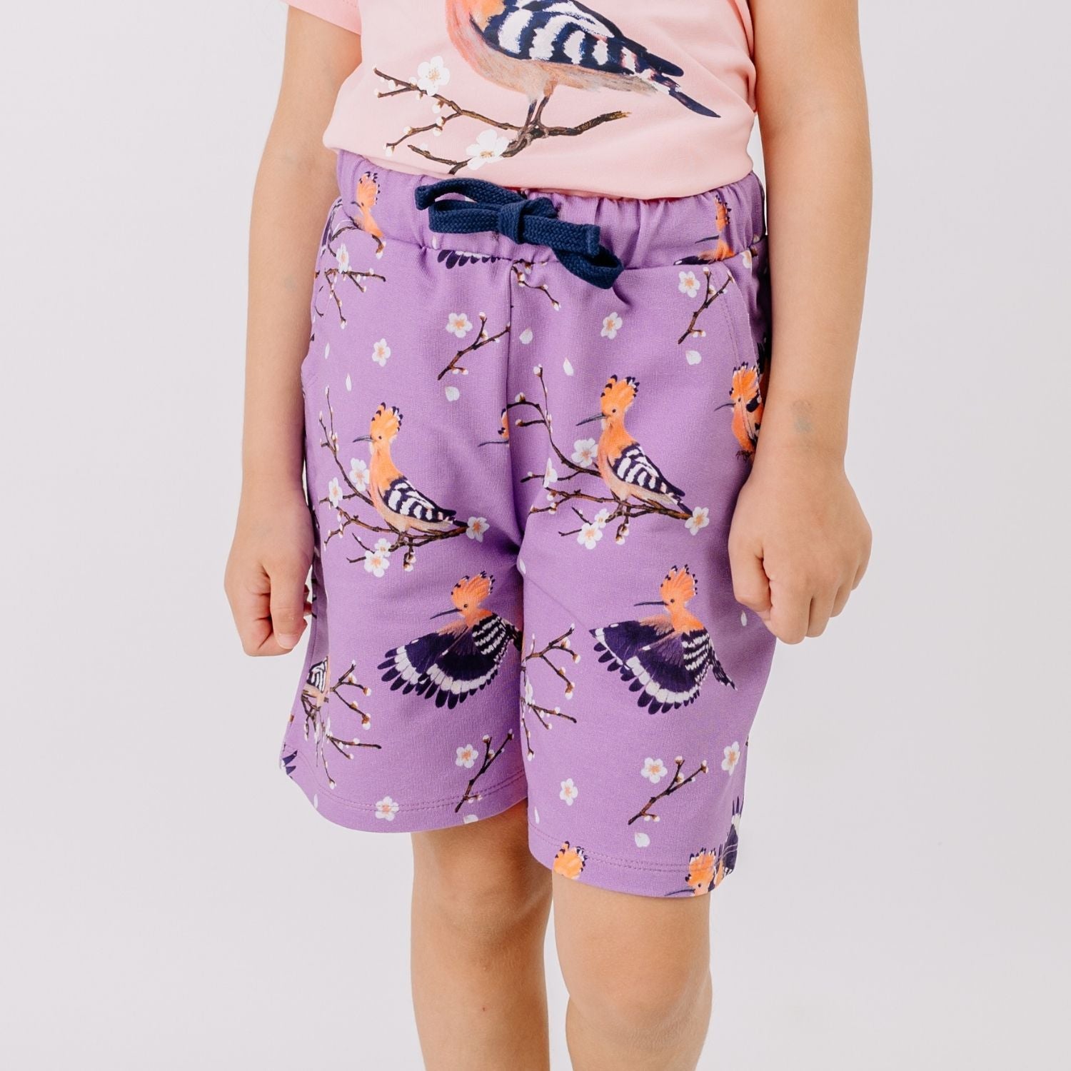 Happy Hoopoes Shorts für Kinder – Walkiddy nachhaltige Kindermode aus Bio-Baumwolle
