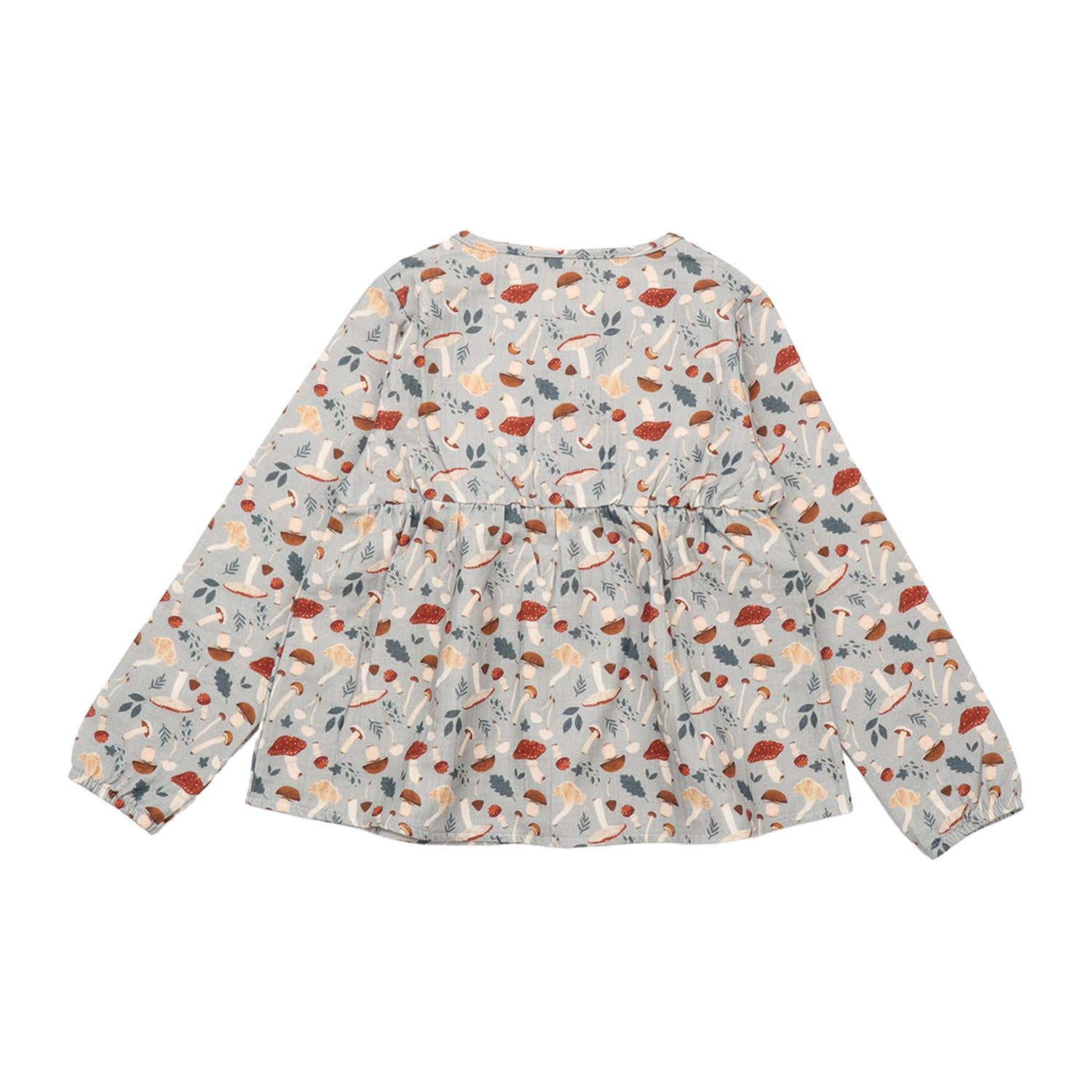 Blusa con varios hongos