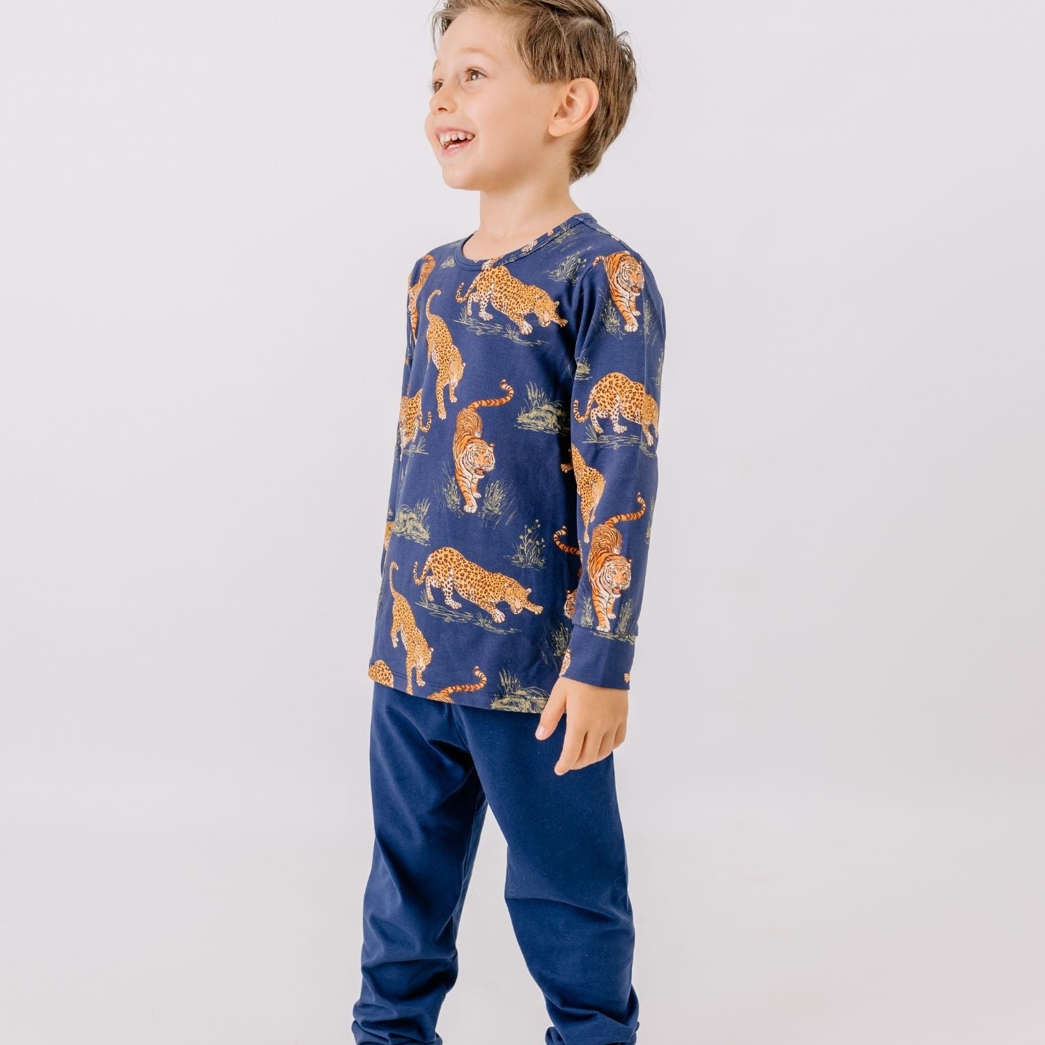 Tigers and Leopards Schlafanzug für Kinder – Walkiddy nachhaltige Kindermode aus Bio-Baumwolle